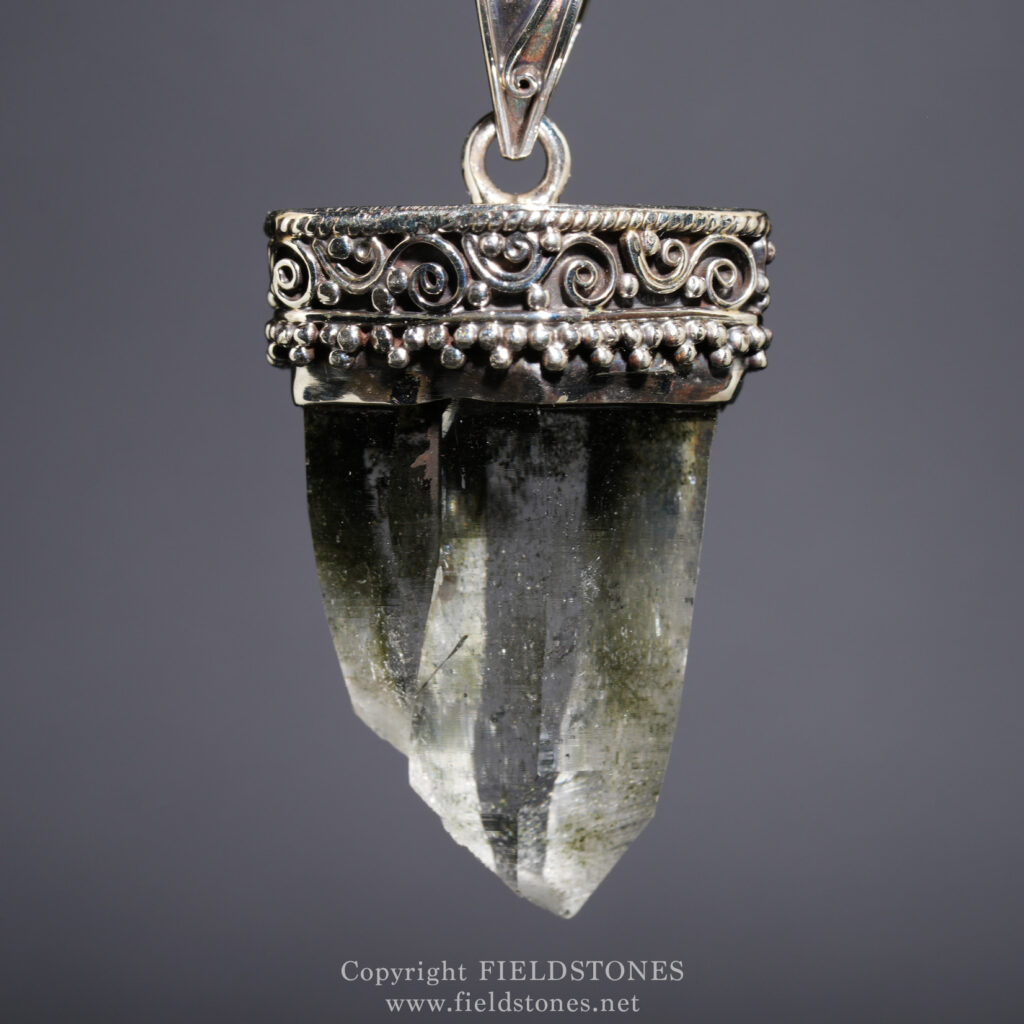強い浄化の力を持つガネッシュヒマール水晶 - FieldStones