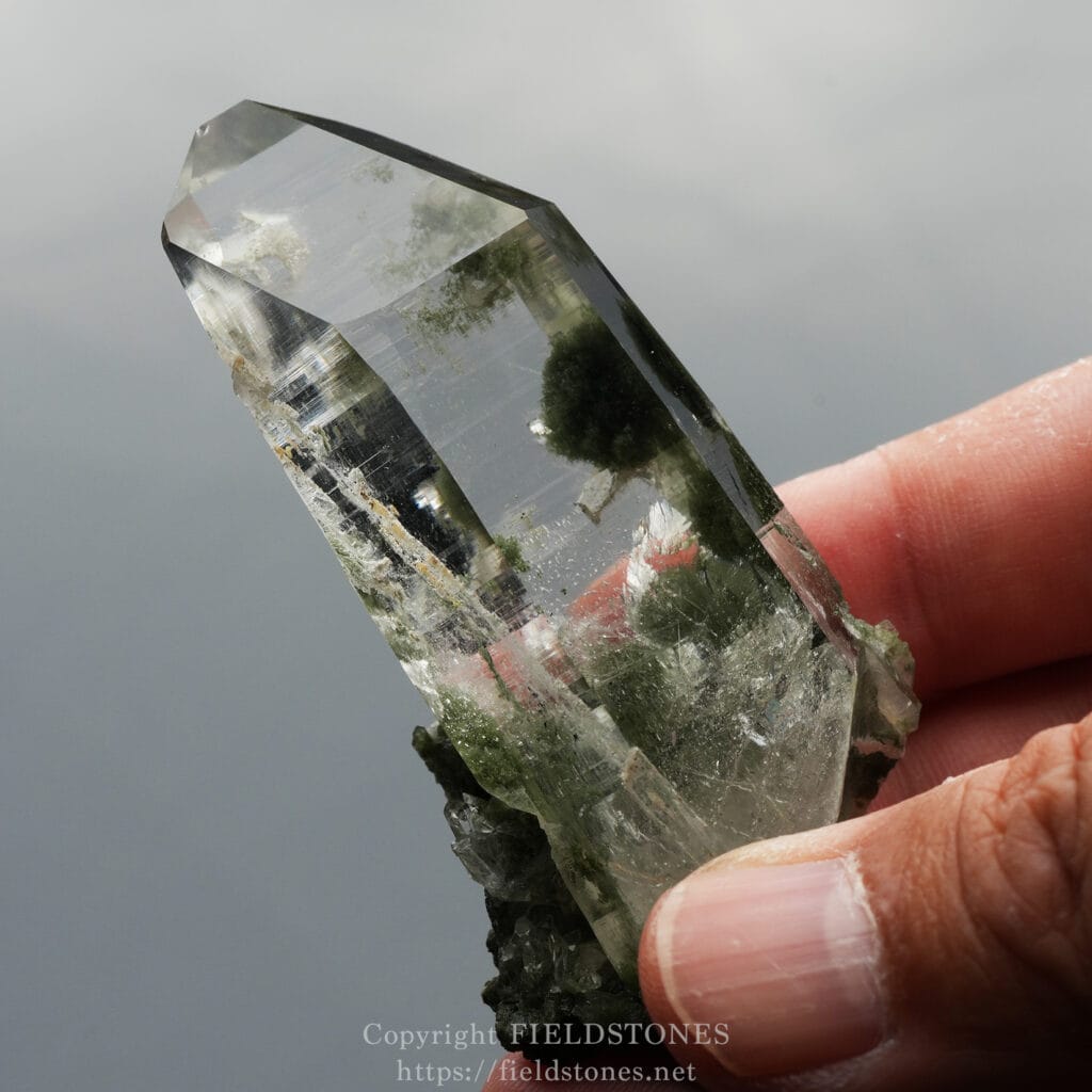 強い浄化の力を持つガネッシュヒマール水晶 - FieldStones