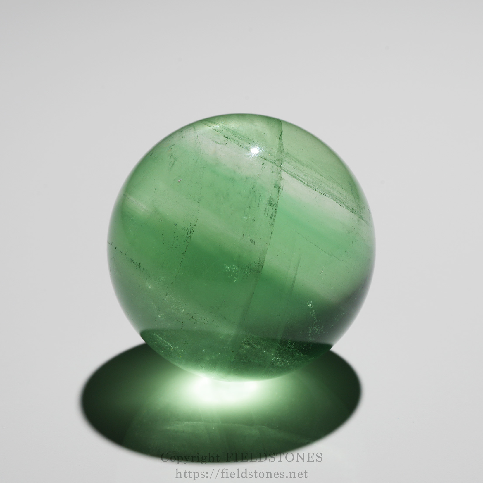 まるで森の中にいるかのよう！グリーンフローライトスフィア - FieldStones